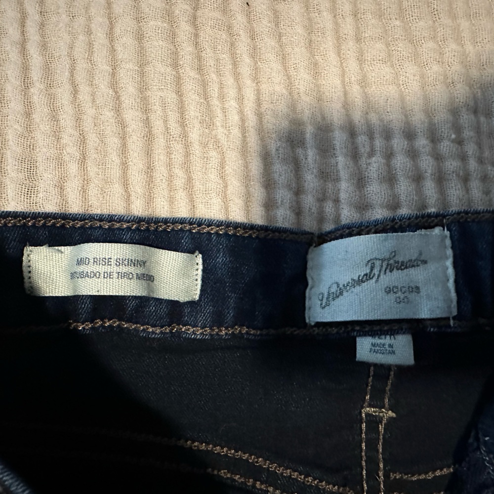 Universal Threads jeans - Picture 2 of 2